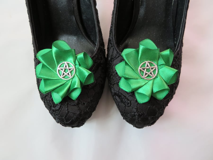 Emerald Green Pentagram Satin Ruffle Shoe Clips - Gothic Witch Magic Wedding 