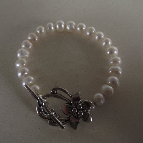 Freshwater pearl bracelet