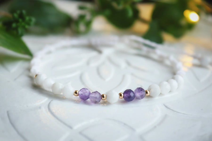 Womens Bracelet with Moonstone and Amethyst in ehite
