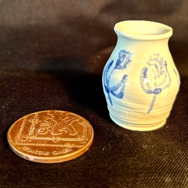 Teeny tiny vase