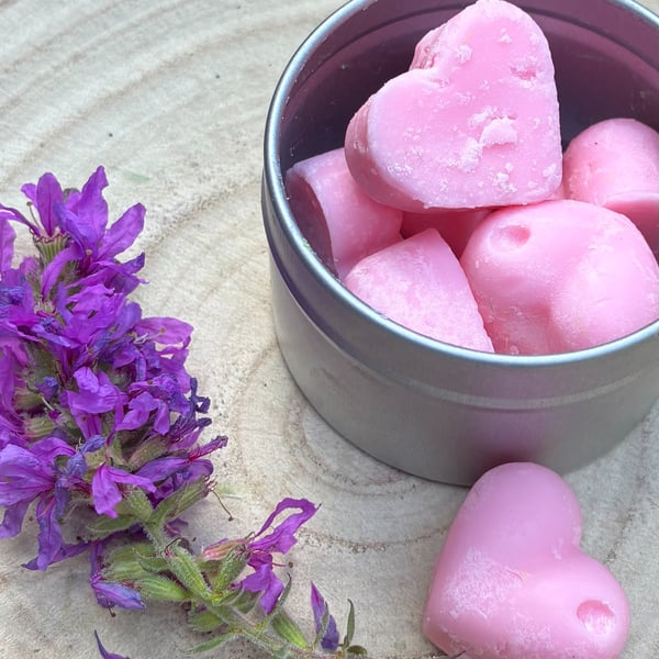 Tin of Eight Soy Wax Heart Melts - Sugared Almond Scent