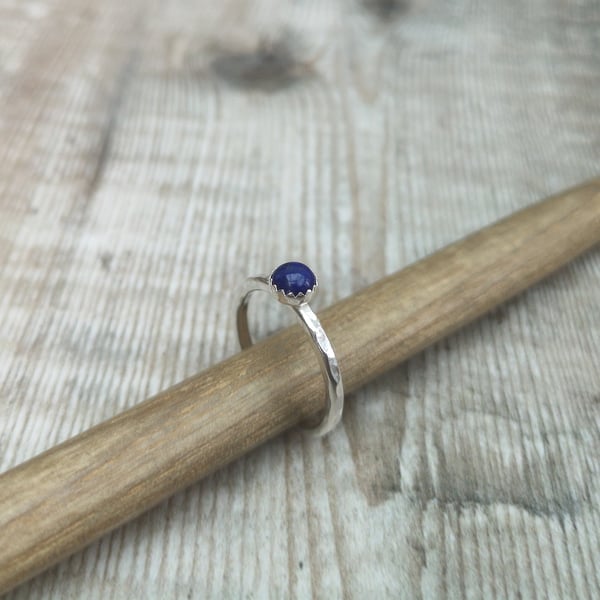 Sterling Silver Smooth Ring Band with Lapis Lazuli Gemstone - UK Size M