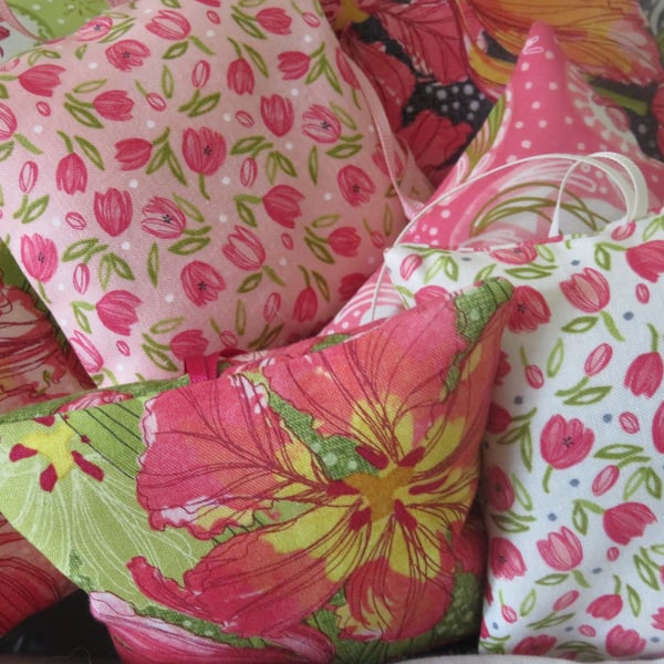 Set of 2 Lavender Bags, Tulip Tango