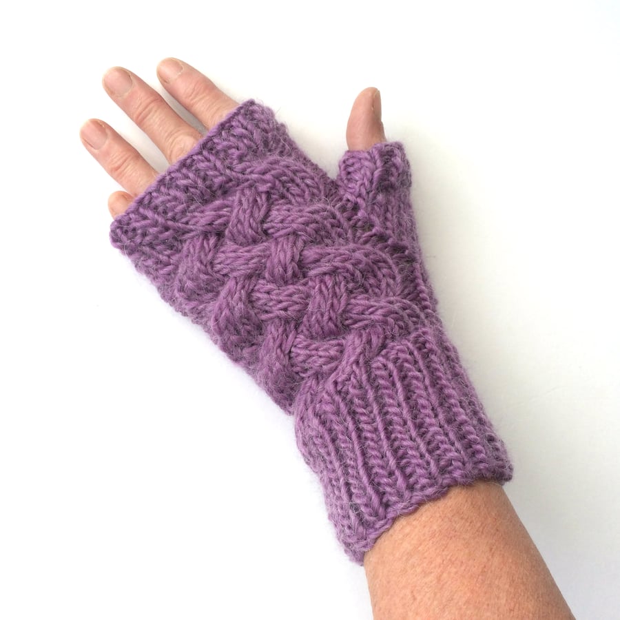 Lilac fingerless gloves