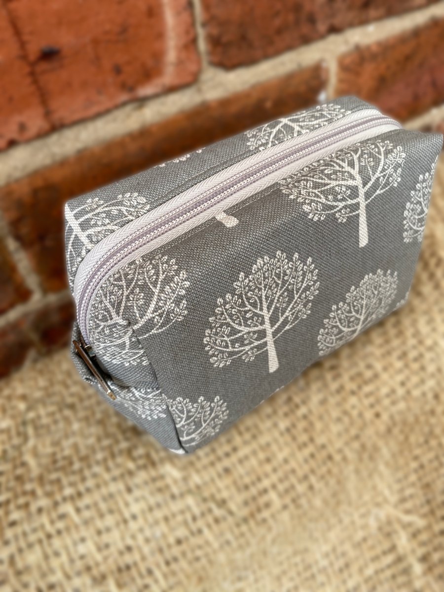 Grey Mulberry Tree Box Pouch 