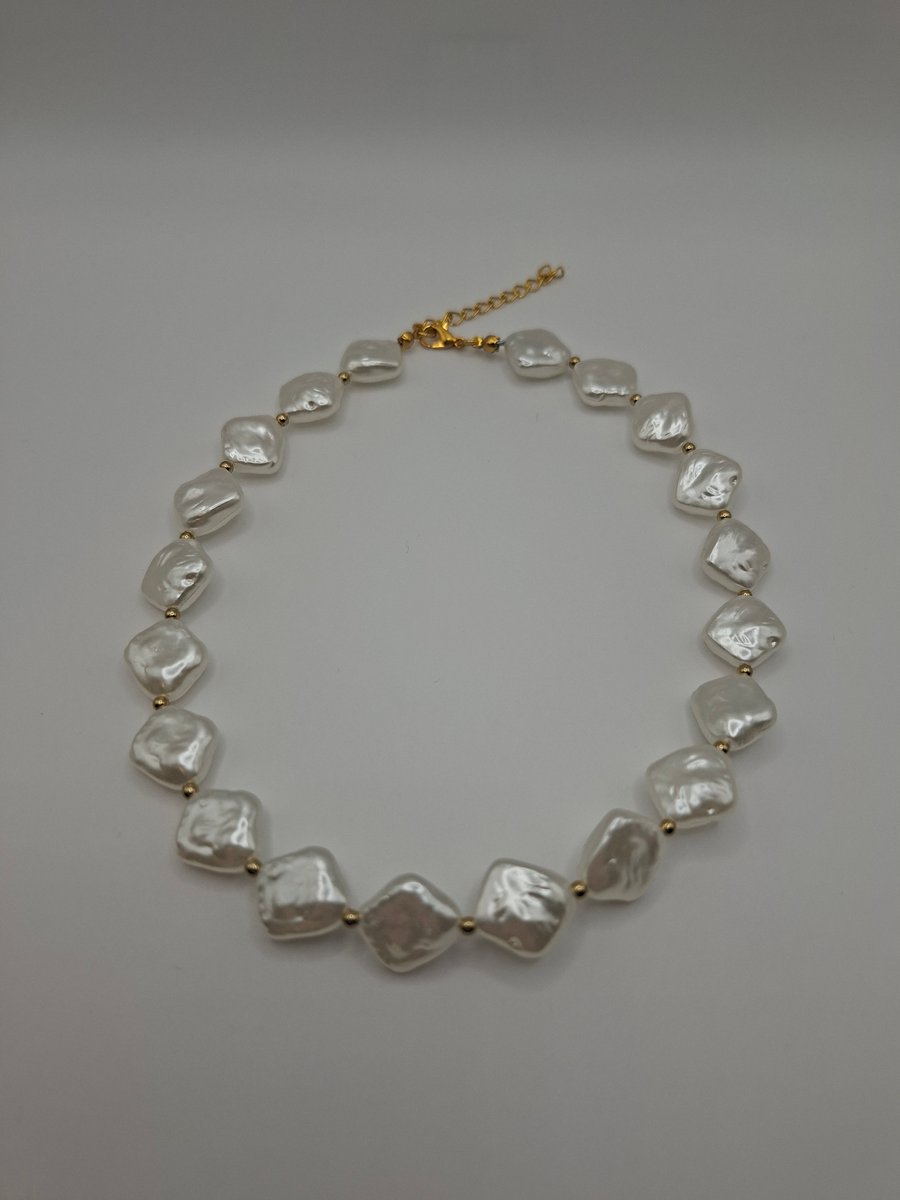 Golden Pearl Collar Necklace