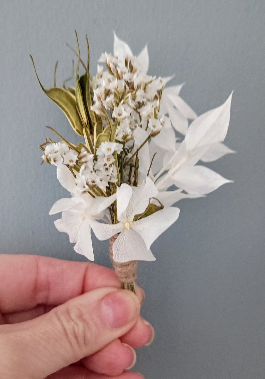 Bespoke Mens Dried Flower Corsage-White 
