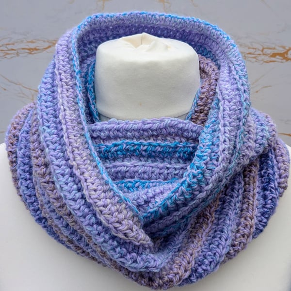 Crochet infinity scarf