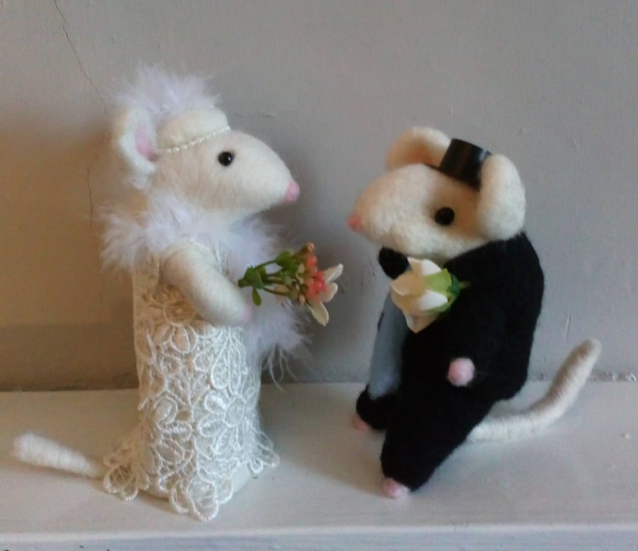 Wedding couple mouse 