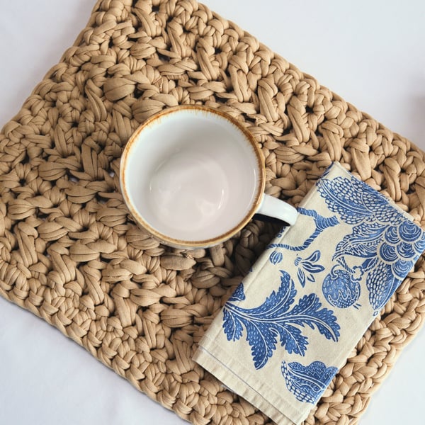 Crochet Placemat Pattern - Recycled T-Shirt Yarn - Velia - Beginner, UK & US