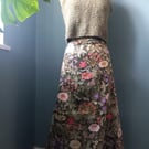 An adjustment waist.green  long floral skirt