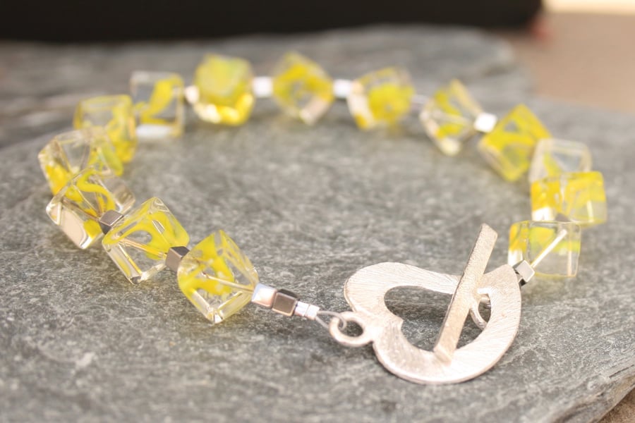 Cube bracelet, yellow bracelet, glass bracelet, beaded bracelet