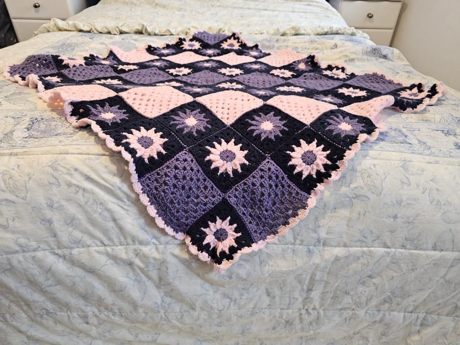 Beautiful flower crochet blanket