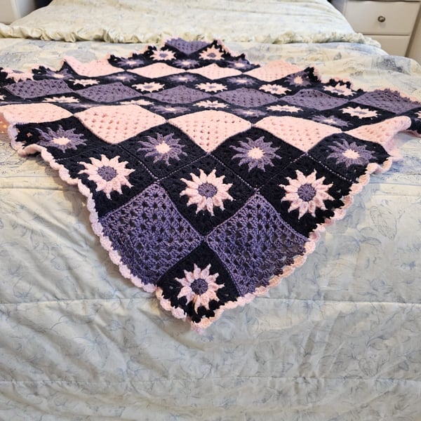 Beautiful flower crochet blanket