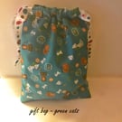 Green Cat Drawstring Gift Bag, Grey Cat Reusable Fabric Bag