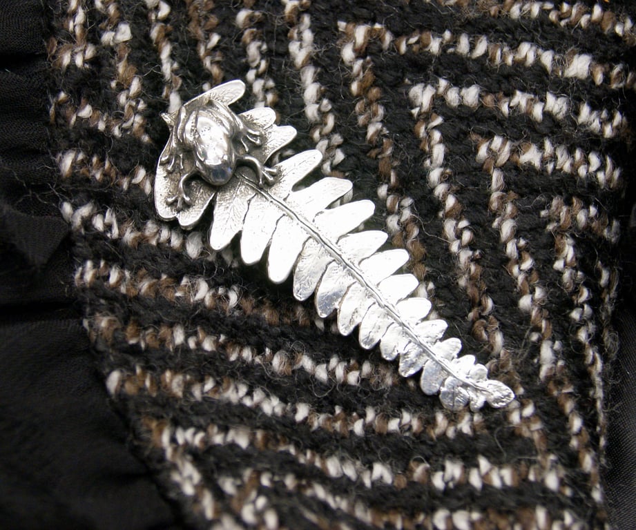 Frog on Leaf Pewter Brooch