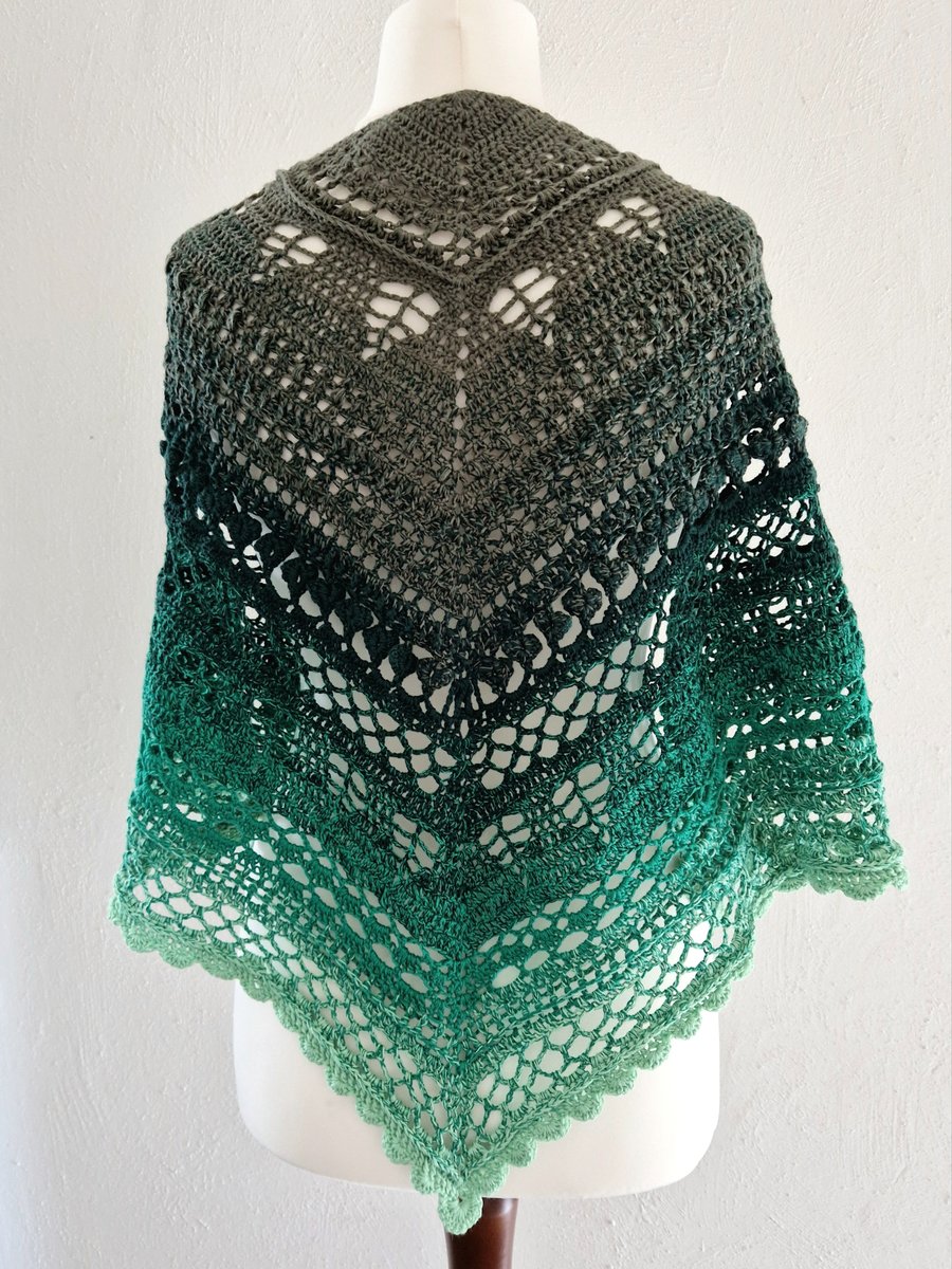 Forest leaf - crocheted triangle shawl