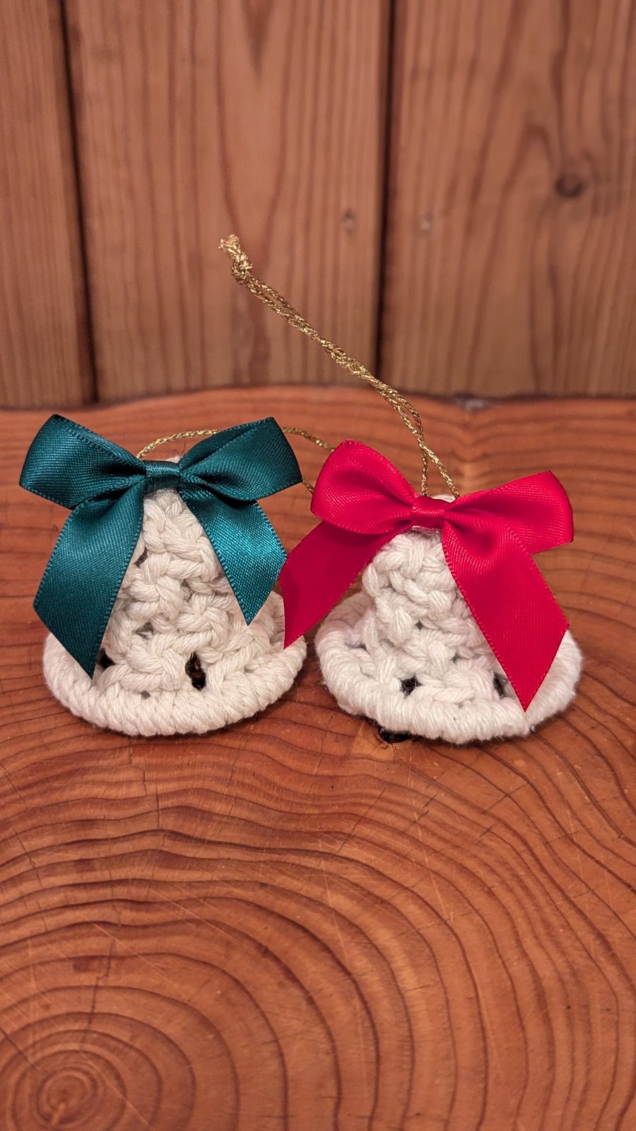 Christmas - macrame jingle bells (red bow)