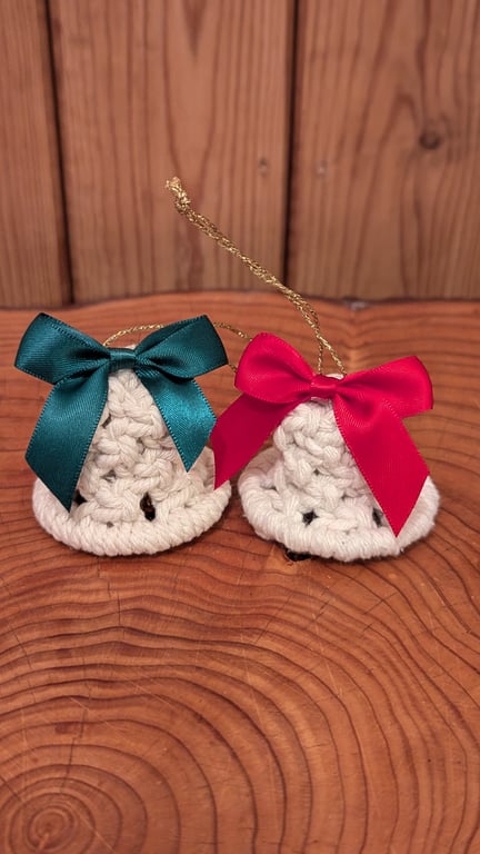 Christmas - macrame jingle bells (green bow)
