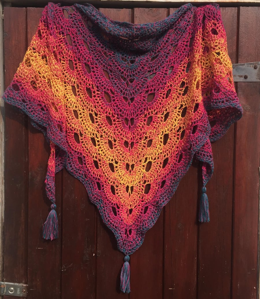 Crochet lace design virus scarf or shawl