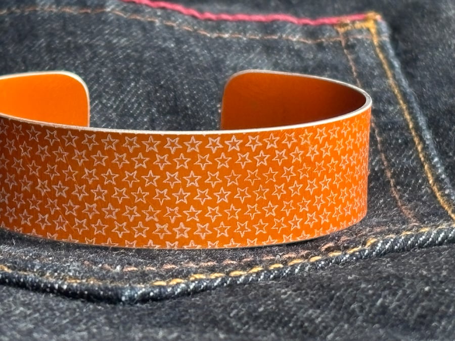 Star pattern aluminium cuff orange