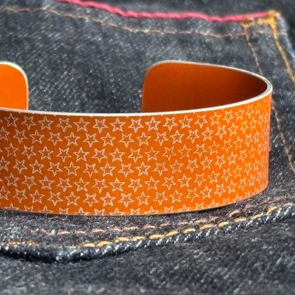 Star pattern aluminium cuff orange