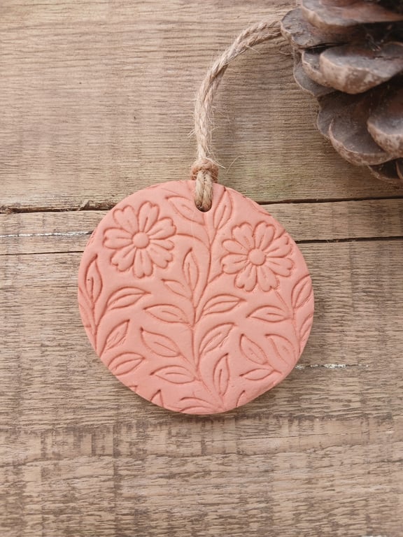 Daisies Round Terracotta Hanging Aromatherapy Diffuser