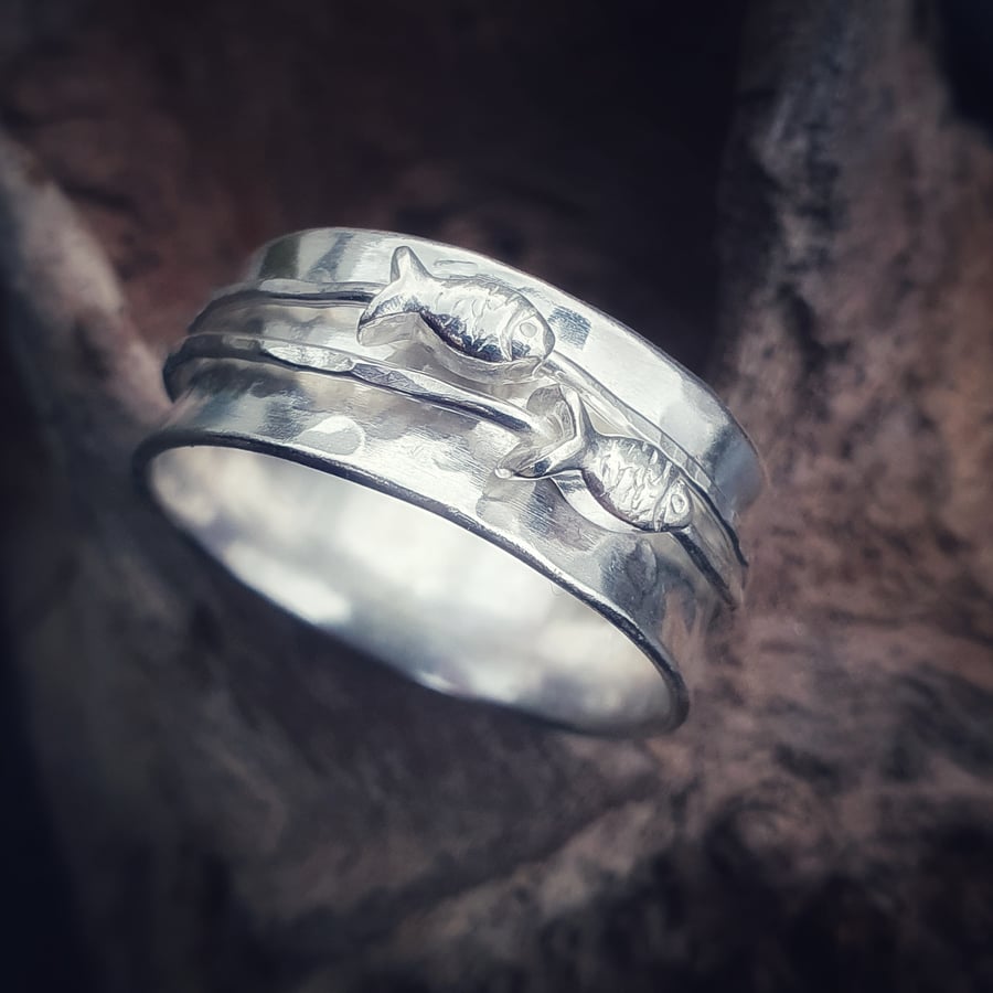 Fidgety Fish Ring size M