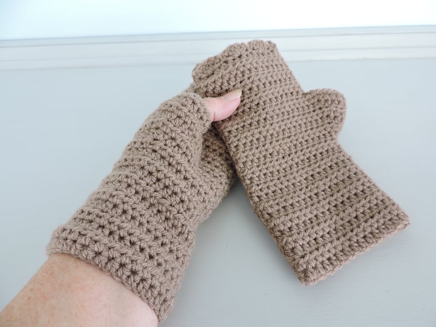 Crochet Fingerless Mittens with Wavy Edge Top in Caramel