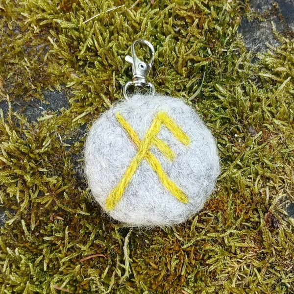 Rune Good Luck keyring