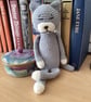 BEAUTIFUL CROCHET CAT IN SOFT GREY & CREAM YARN