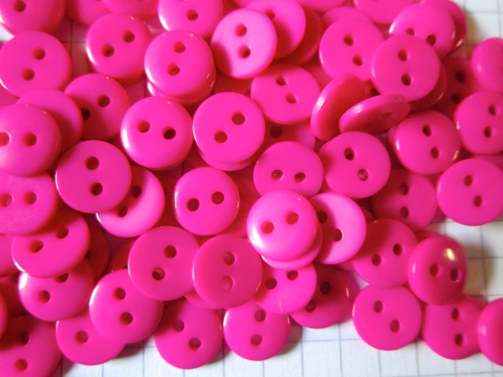100 Fuchsia 9mm  Acrylic Buttons  2 holes