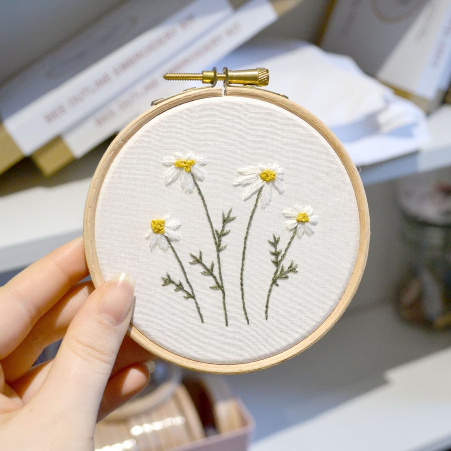 4" Daisy embroidery hoop art, floral gift for gardeners or flower lovers