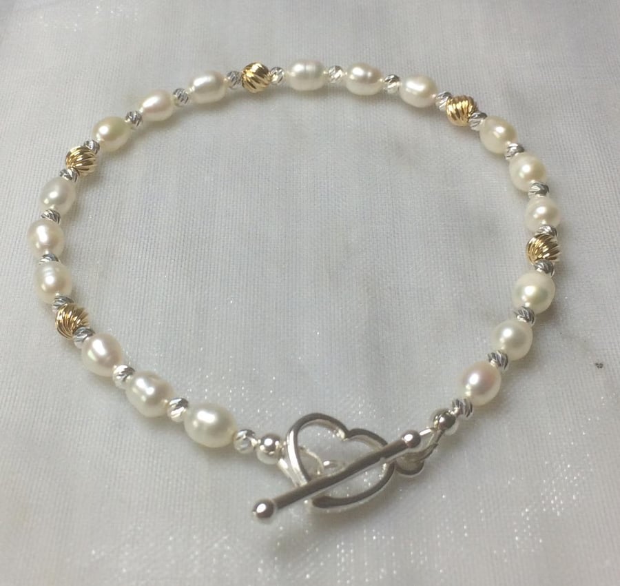 Fresh water pearl bracelet