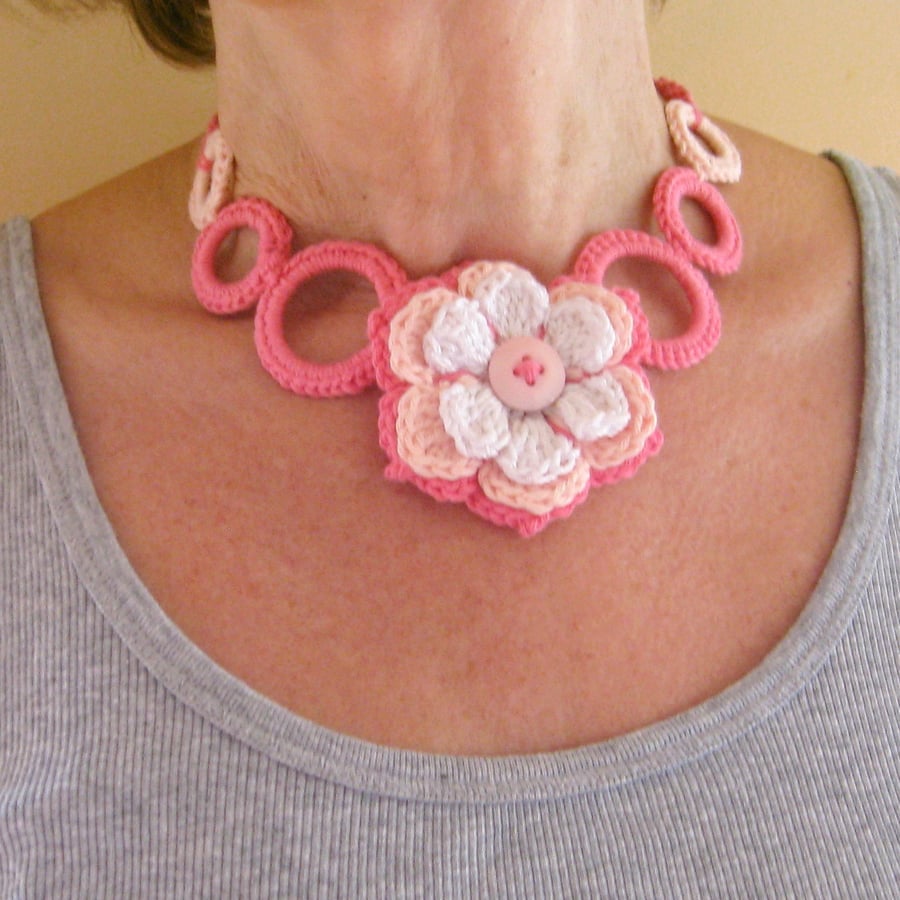 Boho textile jewelry.  Summer beach jewelry. Cool cotton necklace.  Boho design.
