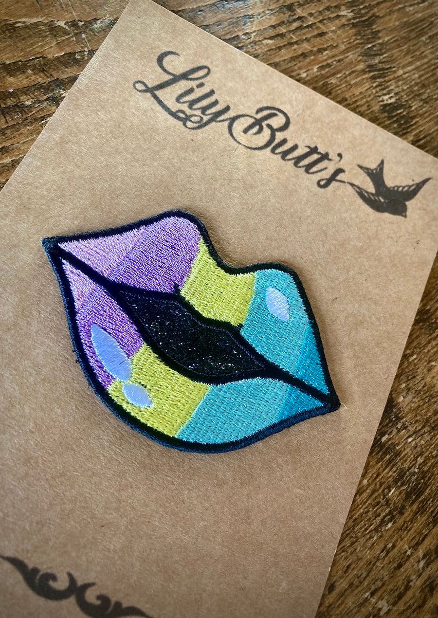 Embroidered Lips Patch - 