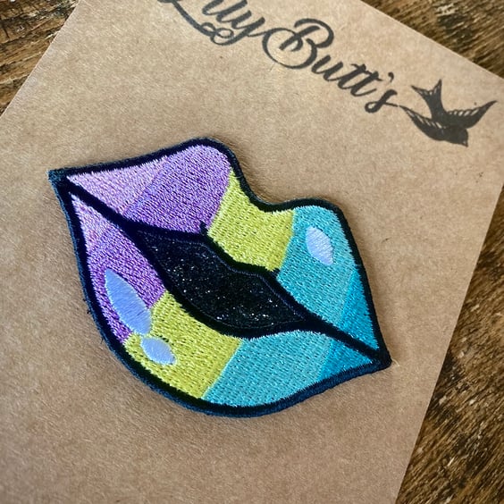 Embroidered Lips Patch - 
