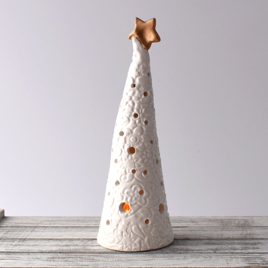 A105 Ceramic Christmas Tree Tea Light Holder (UK postage free)
