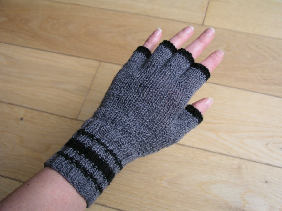 Fingerless gloves hand knitted