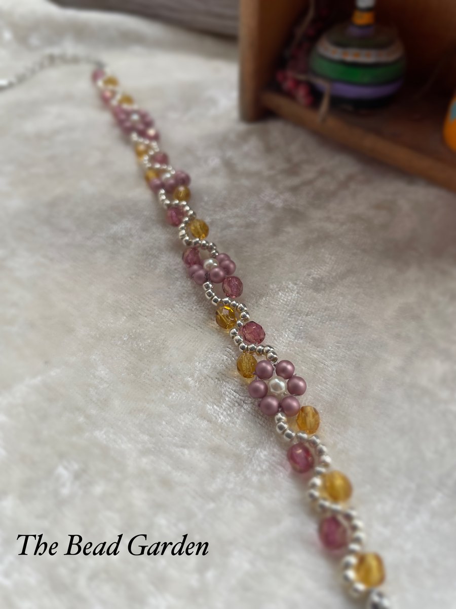 Pretty little flower bracelet 