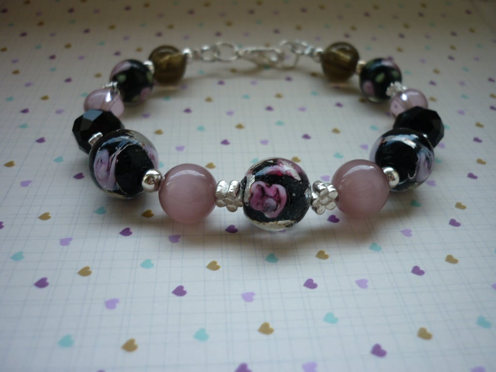 BLACK, PINK AND SILVER LAMPWORK BEADED BRACELET.  