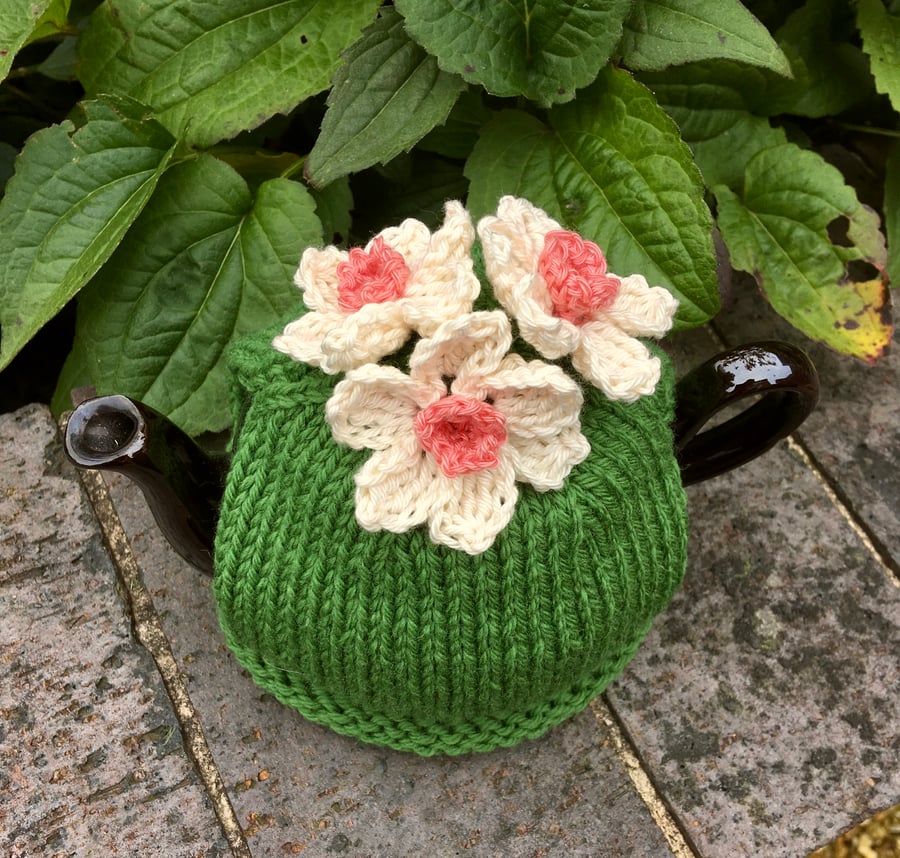 One Cup Daffodil Tea Cosy, Small Cream Narcissus Teapot Cozy