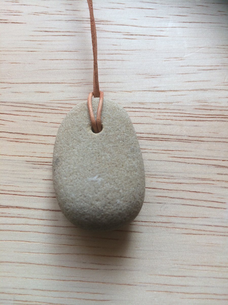 Pebble pendant 