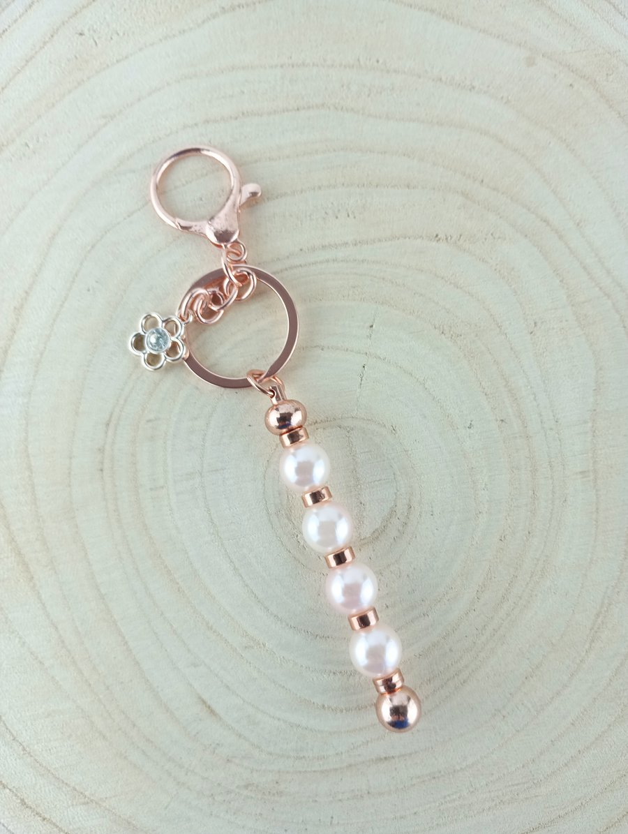 Keyring bag charm in rose gold with pale pink beads and rhinestone flower charm