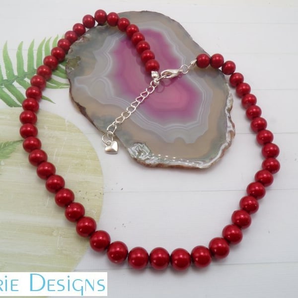 Red Round Pearl Effect & Silver Beaded Necklace. 