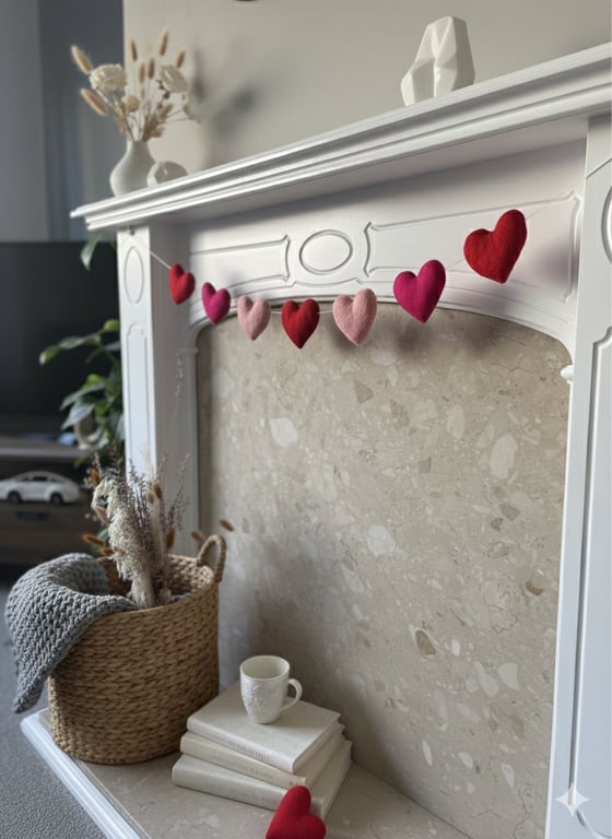 Felt Heart Garland – Valentine’s Day Decoration, Handmade Heart Bunting, Pink & 
