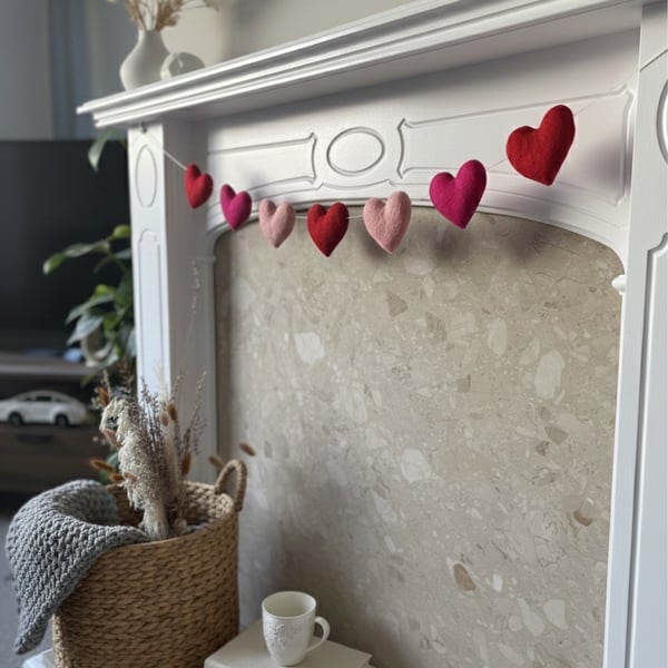 Felt Heart Garland – Valentine’s Day Decoration, Handmade Heart Bunting, Pink & 