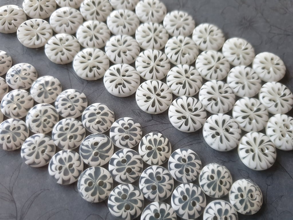 11.5mm & 14mm  Clear and White Flower Pattern Buttons