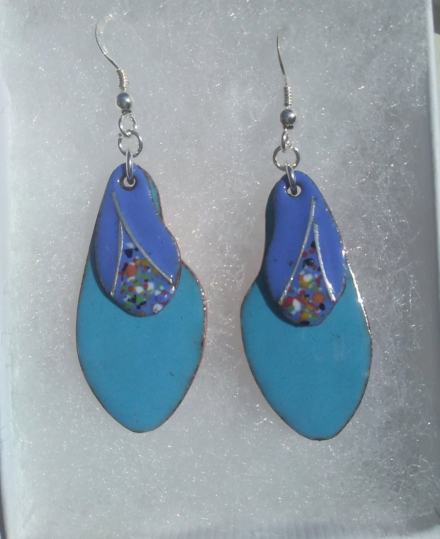 KIDNEY SHAPED DOUBLE ENAMELLED EARRINGS WITH STERLING SILVER WIREWORK