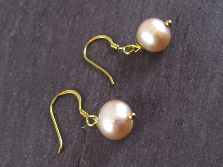 Peach Pearl Earrings 